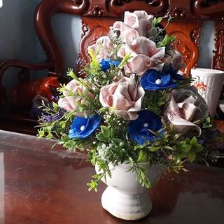 bình hoa hồng tiền giấy