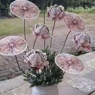 Hoa sen tài lộc bằng tiền giấy