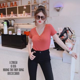 ÁO THUN CỔ TIM ĐÍNH NÚT