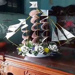 thuyền hoa bằng tiền giấy