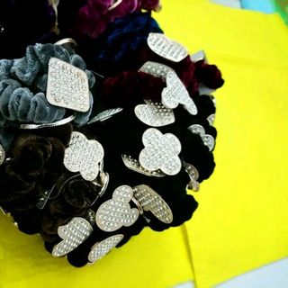 cột tóc nhung mix mặt đính đá siêu sang
