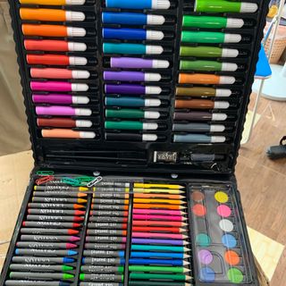 Bộ bút màu 150 chi tiết