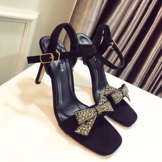 Giày sandal nơ đá