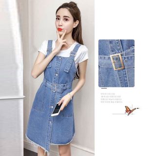 Đầm Yếm Jean Nút Gài Lệch Tà Kèm Thắt Lưng