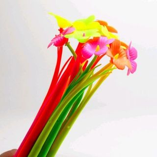 Viết mẫu đẹp Mực màu đen Giá sỉ 3200đ/1 cây