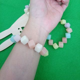 chuỗi đeo tay nhiều màu