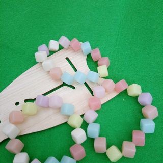 chuỗi đeo tay nhiều màu