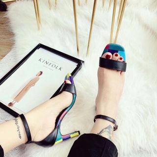 Giày sandal màu sac
