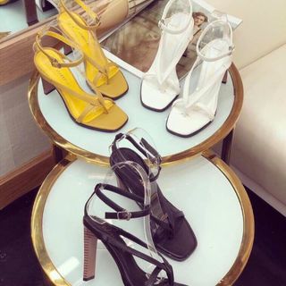 Giày sandal cao gót v