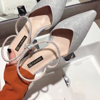 Giày sandal kim sa bít mui