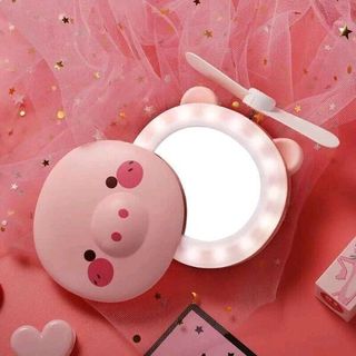 Quạt cầm tay Heo có đèn led và gương kèm theo dây sạc