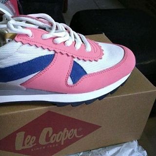 10000 giày thể thao