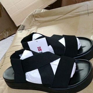 10000 giày thể thao