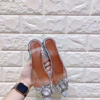 Giày sanda bệt đá