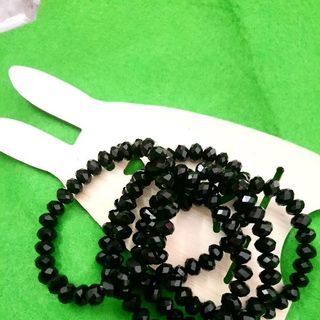 chuỗi đeo tay phong thủy pha lê đen