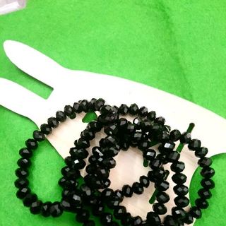 chuỗi đeo tay phong thủy pha lê đen