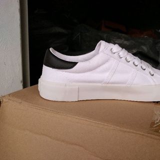 giầy thể thao akiii