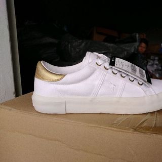 giầy thể thao akiii