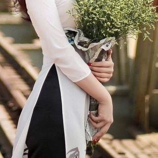 Áo dài trơn truyền thống màu trắng