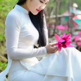 Áo dài trơn truyền thống màu trắng