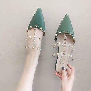 Dép sục mui nhọn đinh