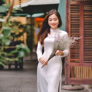 Áo dài trơn truyền thống màu trắng