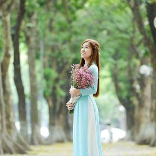 Áo dài truyền thống màu xanh