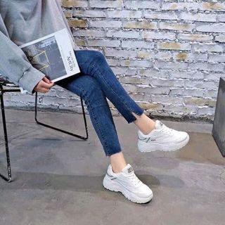 Giày sneaker trắng