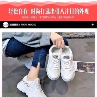 Giày sneaker trắng