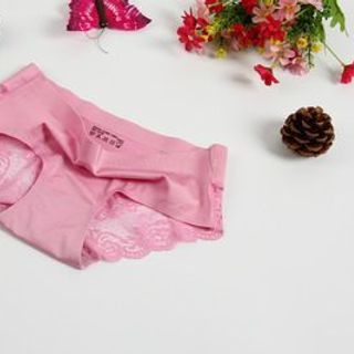 Quần lót ren sau lạnh trước