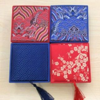 Hộp đựng đồ bằng vải gấm có lót nhung