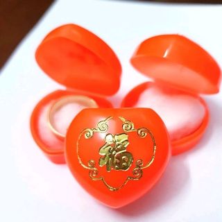 hôp nhẫn nhựa hình tim có bông