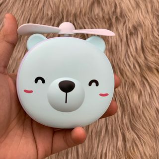 Quạt lợn cầm tay soi gương có đèn giá si
