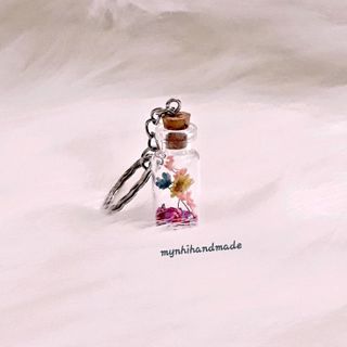 móc khóa lọ hoa khô may mắn