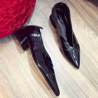 Giày s ấn mui nhọn