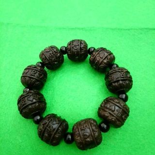 chuỗi đeo tay phong thủy gỗ cho nam mẫu mới nhất
