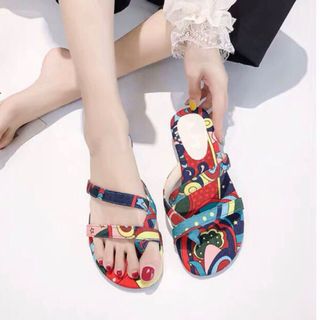 Dép họa tiết