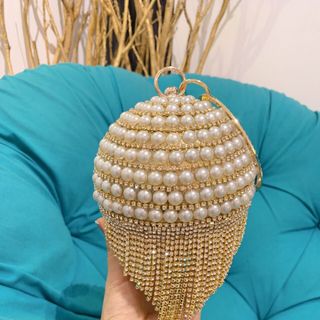 Ví dự tiệc cầu đính đá sang chảnh