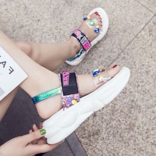 Sandal đế thô cá tính đính đá màu sac