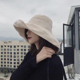 Mũ xinh đang hót