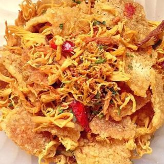 Cơm cháy nước mắm mỡ hành khô gà
