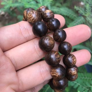 Vòng tay trầm hương