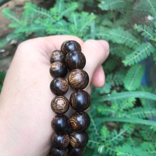 Vòng tay trầm hương