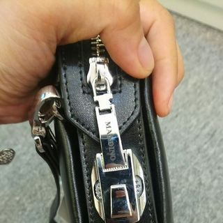 Clutch cầm tay da trơn có khóa số thời thượng