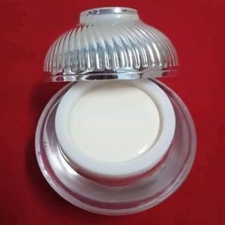 Kem nén trị nám Diamond Lady