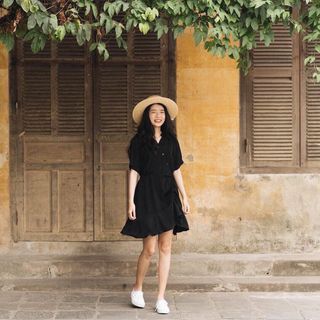 Manri Dress - Váy đen cổ đức nút xéo