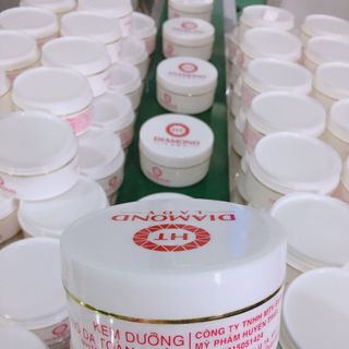 Body lottion ngày Diamond Lady 250ml