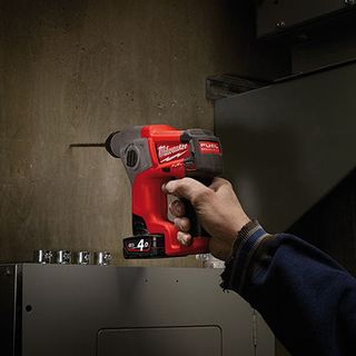 Máy khoan búa Milwaukee M12 CH-402C SET 2 Pin x 40Ah 1 Sạc