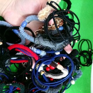 cột tóc đủ mẫu đủ màu