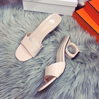 Dép đế tròn cách điệu